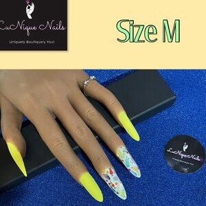 Drinks Anyone? Press On Nail Art Set size M